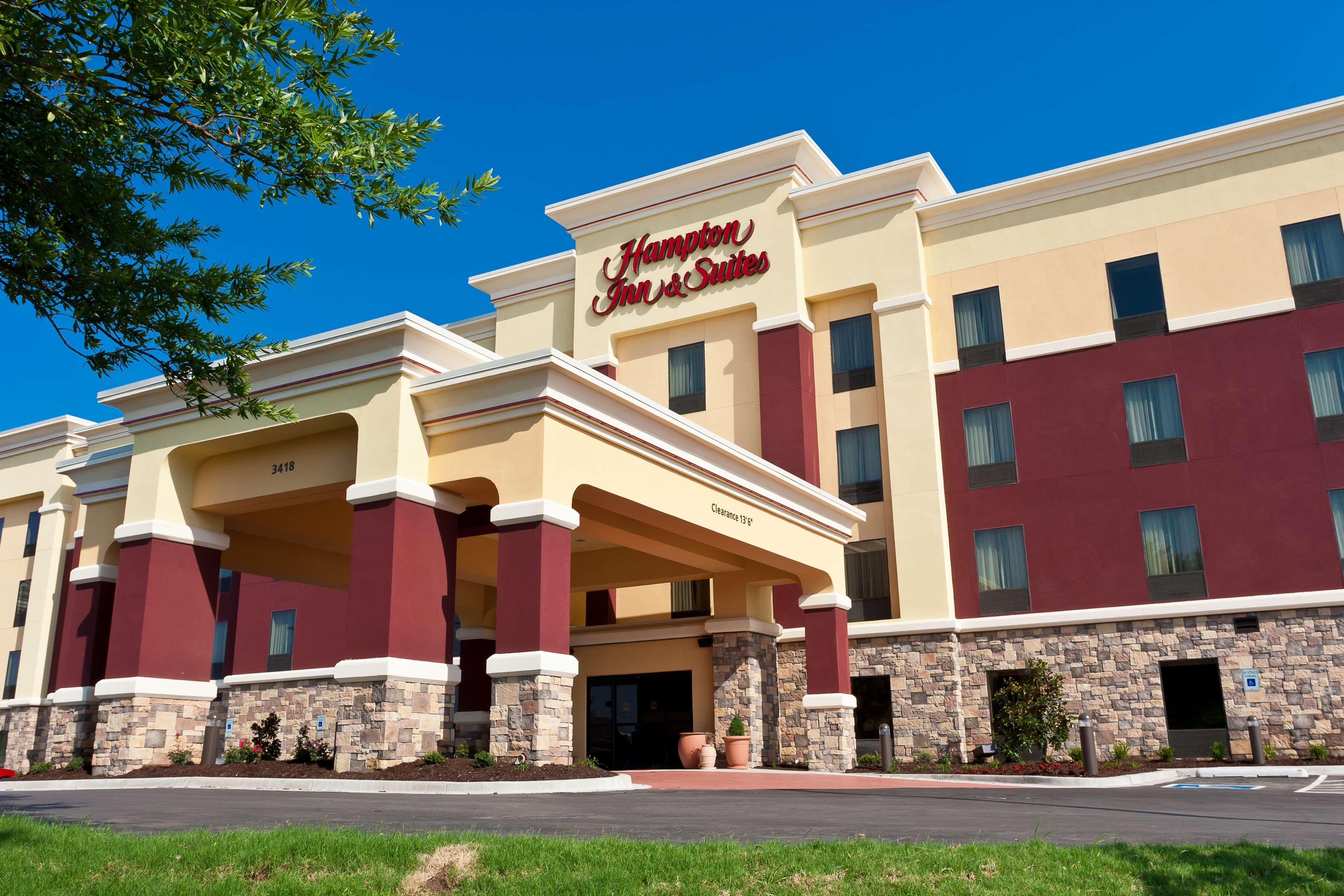 Hampton Inn And Suites Tulsa Central Exterior photo